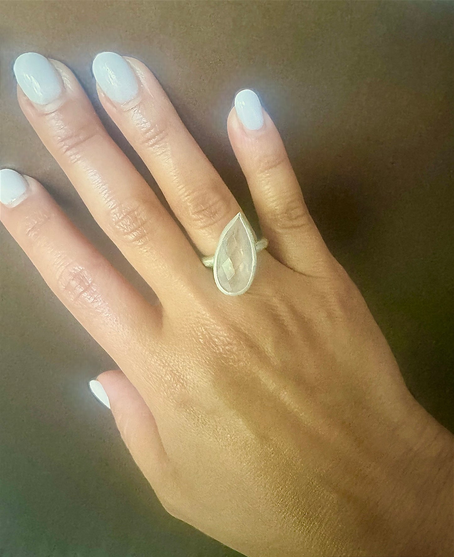 Tondo ring with rose quartz