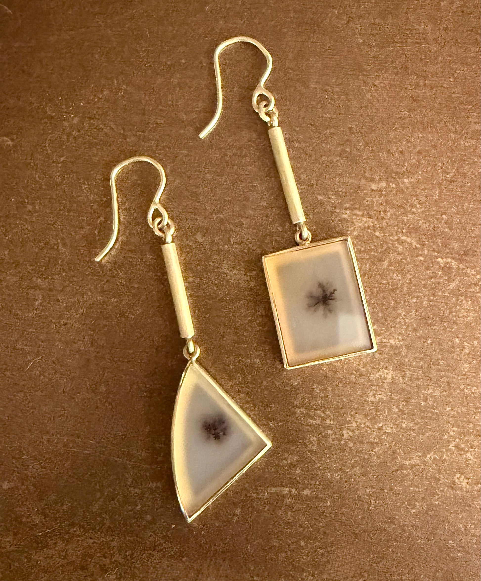 Dangling dendritic agate and 18k gold earrings